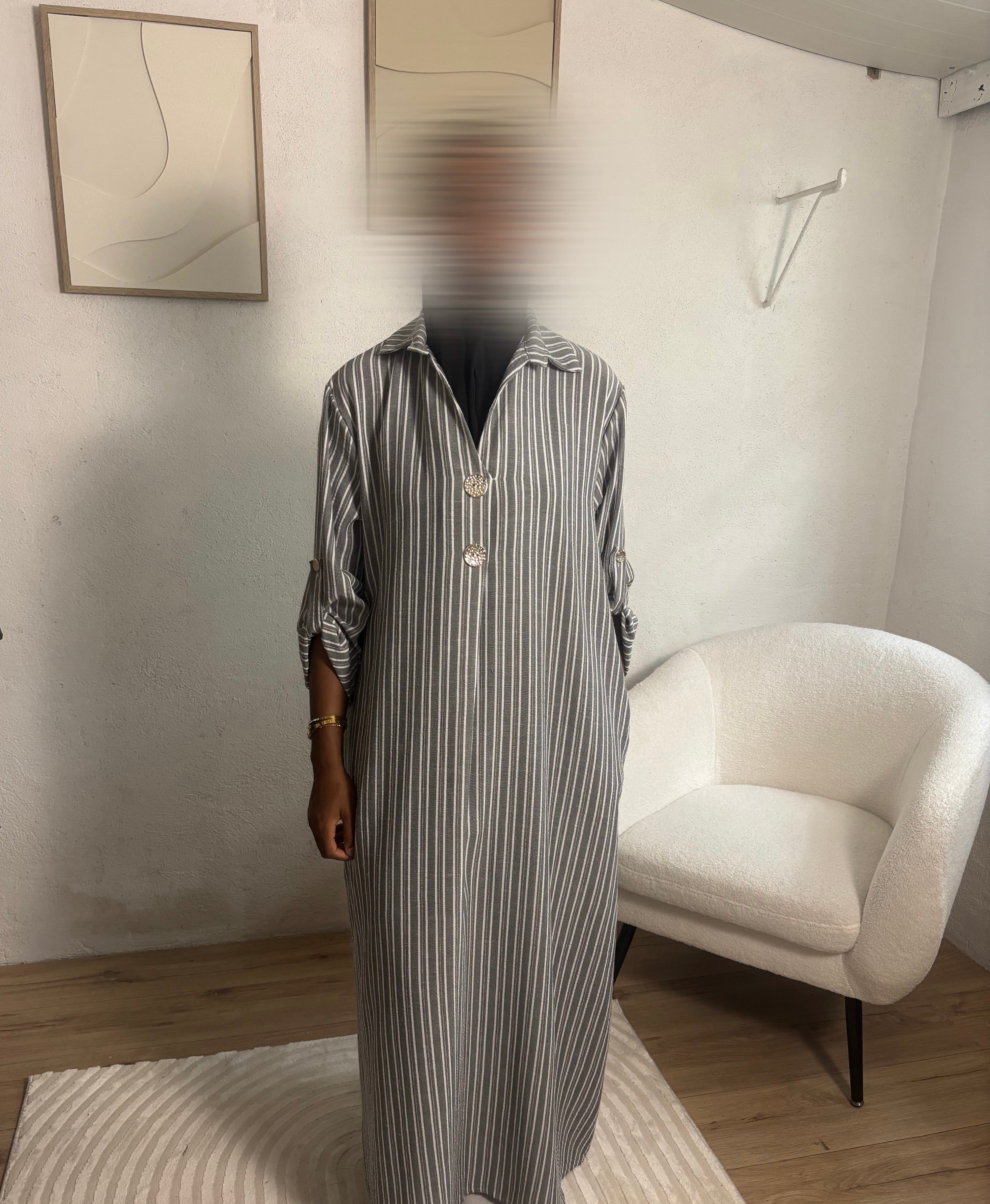 Robe rayée grise