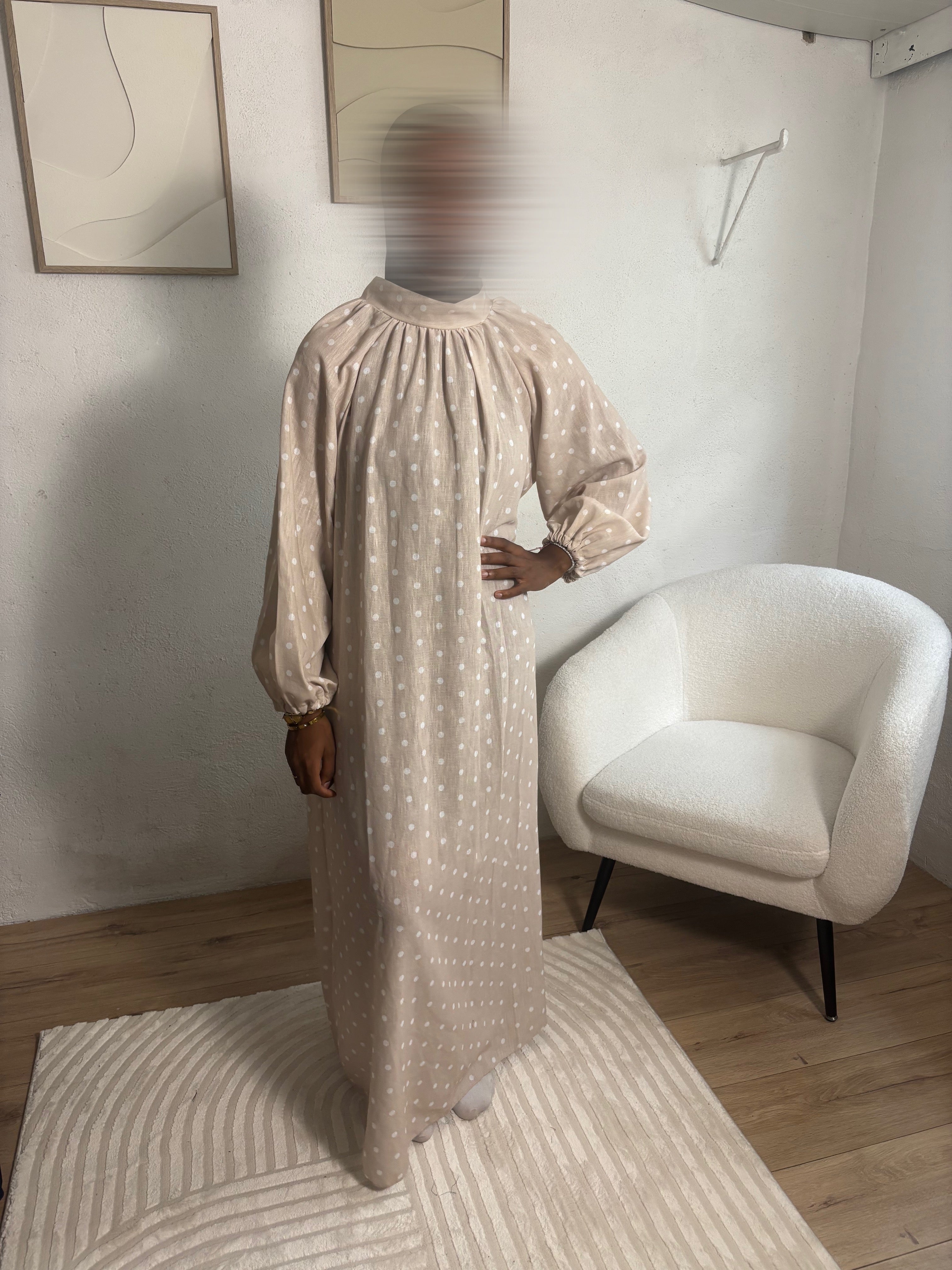 Robe à pois beige