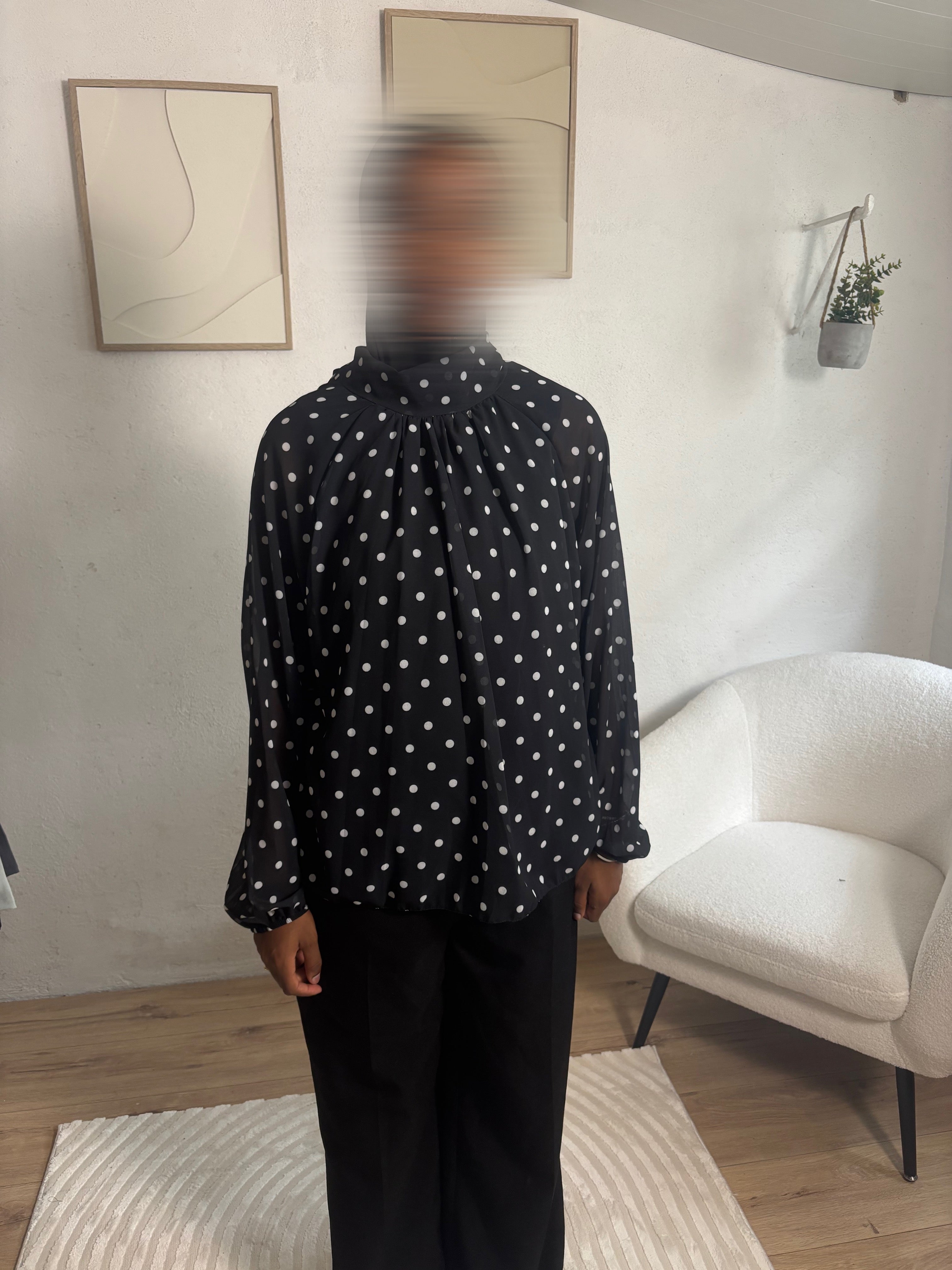 Haut à pois noir